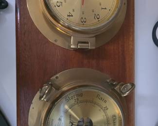 WOOD AND BRASS PORTHOLE DECOR