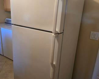 REFRIGERATOR GE