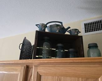 ROSEVILLE TEA SET
