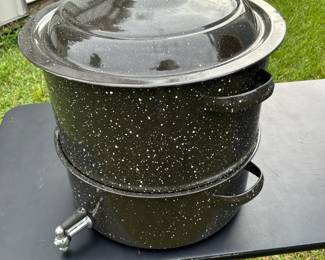 Mid Century Graniteware Clam Steamer Pot