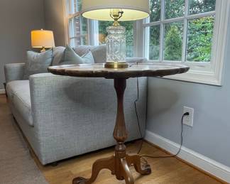 Chippendale Style Pie Crust Tilt-Top Table