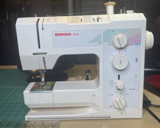 Bernina 1008 Mechanical Sewing Machine