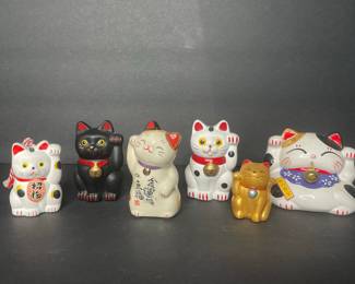 Maneki-neko Lucky Cat Figurines