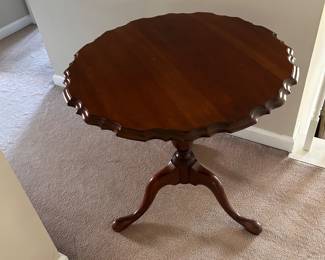 Gordon's Tennessee Pie Crust Table perfect condition $250