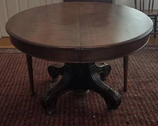 Antique table w/3 leaves stretches to approx. 10'