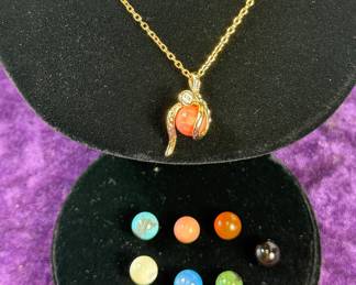 Changeables 1970s Necklace