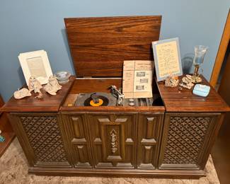 Sears AM/FM radio & record player 