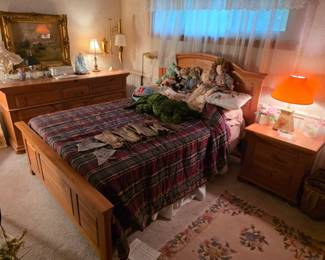Beautiful Broyhill Bedroom furniture!