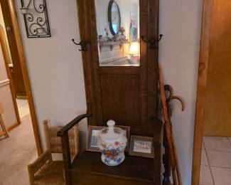 Oak Mirrored Back Hall Seat With Lift Top Bench, excellent condition!