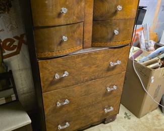 Beautiful Art Deco Chest of Drawers.