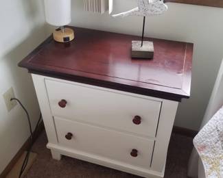 2-drawer nightstand
