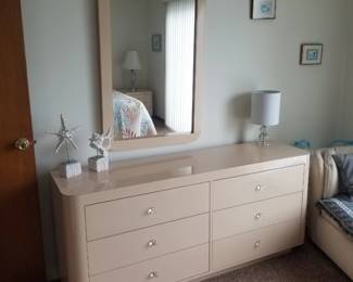 6-drawer dresser; mirror