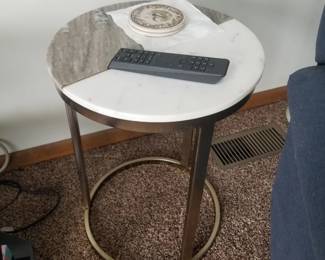 Accent table