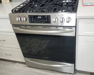 Frigidaire Gallery gas range