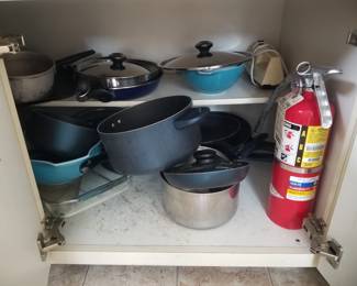 Pots and pans; Pyrex serving bowls
