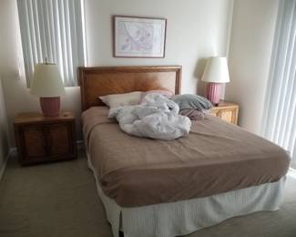 Queen bed; nightstands; table lamps
