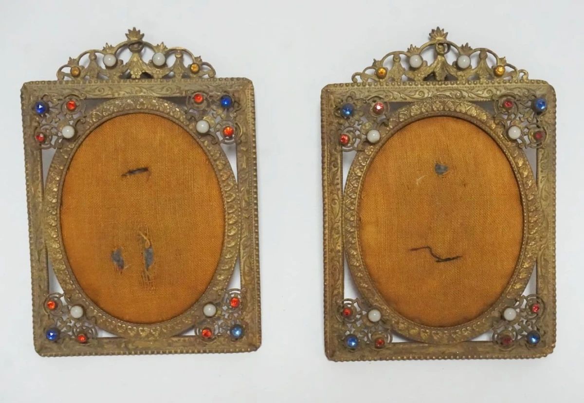 1001 PAIR OF ORNATE JEWELED & GILT FINISHED GERMAN PICTURE FRAMES, EACH APPROXIMATELY 3 1/2 IN X 5 IN OVERALL