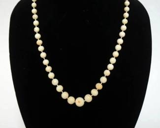 1043 14K CLASP GLASS BEAD NECKLACE, APPROXIMATELY 19 IN L