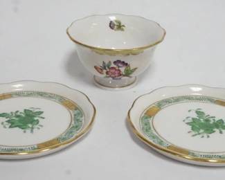 1032 HAND PAINTED HEREND BUTTER PATS & HEREND OPEN BOWL, APPROXIMATELY 3 IN X 2 IN HIGH