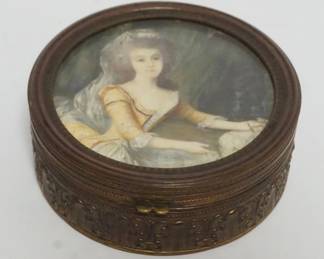 1002 ANTIQUE TRINKET BOX W/HAND PAINTED PORTRAIT UNDER GLASS, APPROXIMATELY 3 1/2 IN X 1 1/2 IN