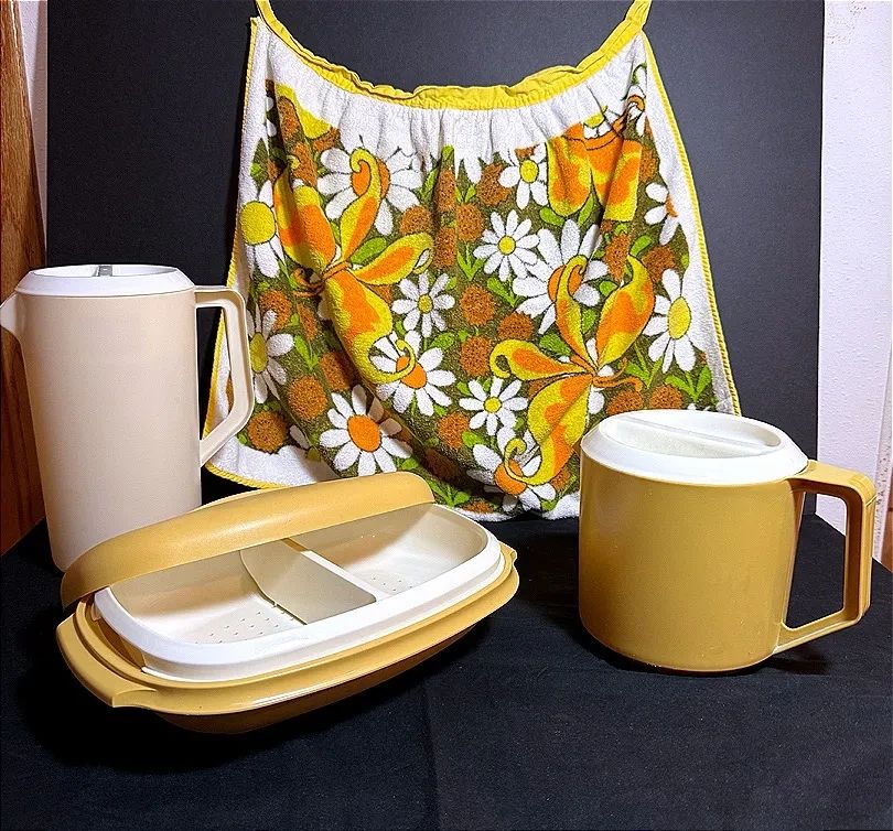 Grandma’s Kitchen: Vintage Daisy Apron, Tupperware Veggie Steamer And Two Kool-aid Pitchers