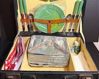 Vintage Suitcase-Style Picnic Set