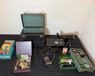 Singer Featherweight Model 221 In Carrying Case With Extra Supplies & A Mini Weaving Loom
