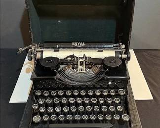 Royal Portable Typewriter In Case With Ribbon Model P155497