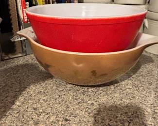 Pyrex red bowl and Harvest Bowl