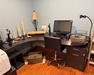 Corner desk