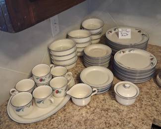 Lenox 66 piece set