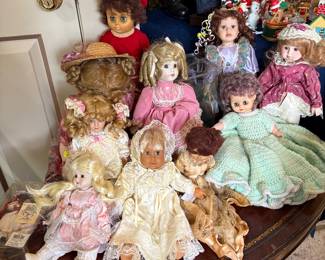Dolls of all brands and sizes with some original clothes - in good condition - as found