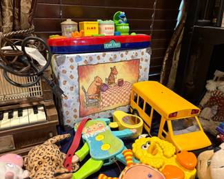 Sesame Street Cookies and Trees, Play Piano