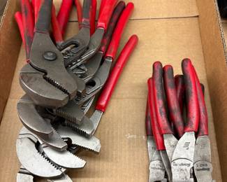 Adjustable snap on groove pliers