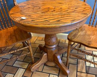 Round small pedestal oak table