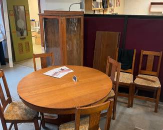 Charles Limberg’s USA circuit 1948 inch round table with four leafs and six chairs and Curio Cabinet.