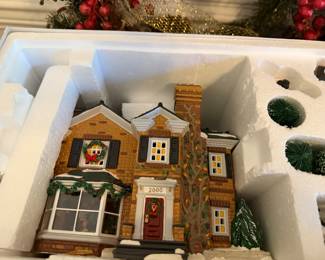 Vintage Snow Village 2000 Holly Lane