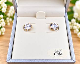 Elegant 14K Gold Stud Earrings 