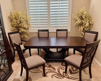 Gorgeous dining set with 6 chairs and it also has an extra leaf. NEW!!!