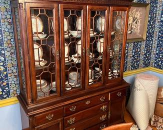Large display cabinet