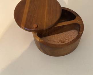 Salt cellar