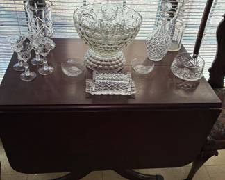 Duncan Phyfe style drop leaf dining table