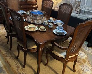 Henredon Dining table and chairs