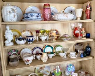 VINTAGE PORCELAIN TEA CUPS