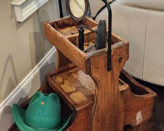 Primitive cobbler's caddy