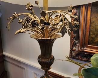 Brass floral bouquet table lamp