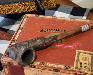 Carved tobacco pipe