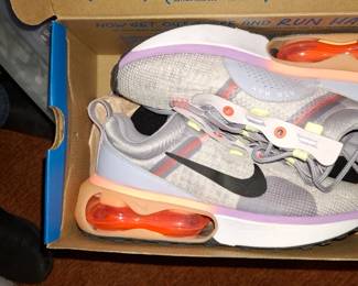 brooks ladies sneakers new