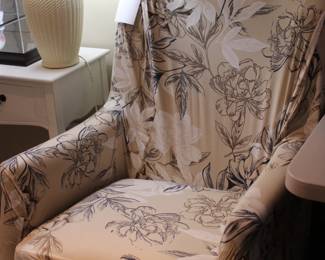 CHAIR WITH COVER