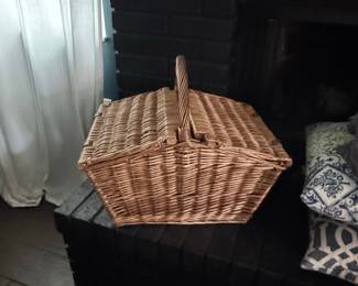 Vintage Wicker Picnic Basket